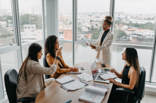 Crafting a Powerful Executive Resume 1 Craft a Powerful Nonprofit Executive Resume: A Strategic Guide | The Résumé Clinic